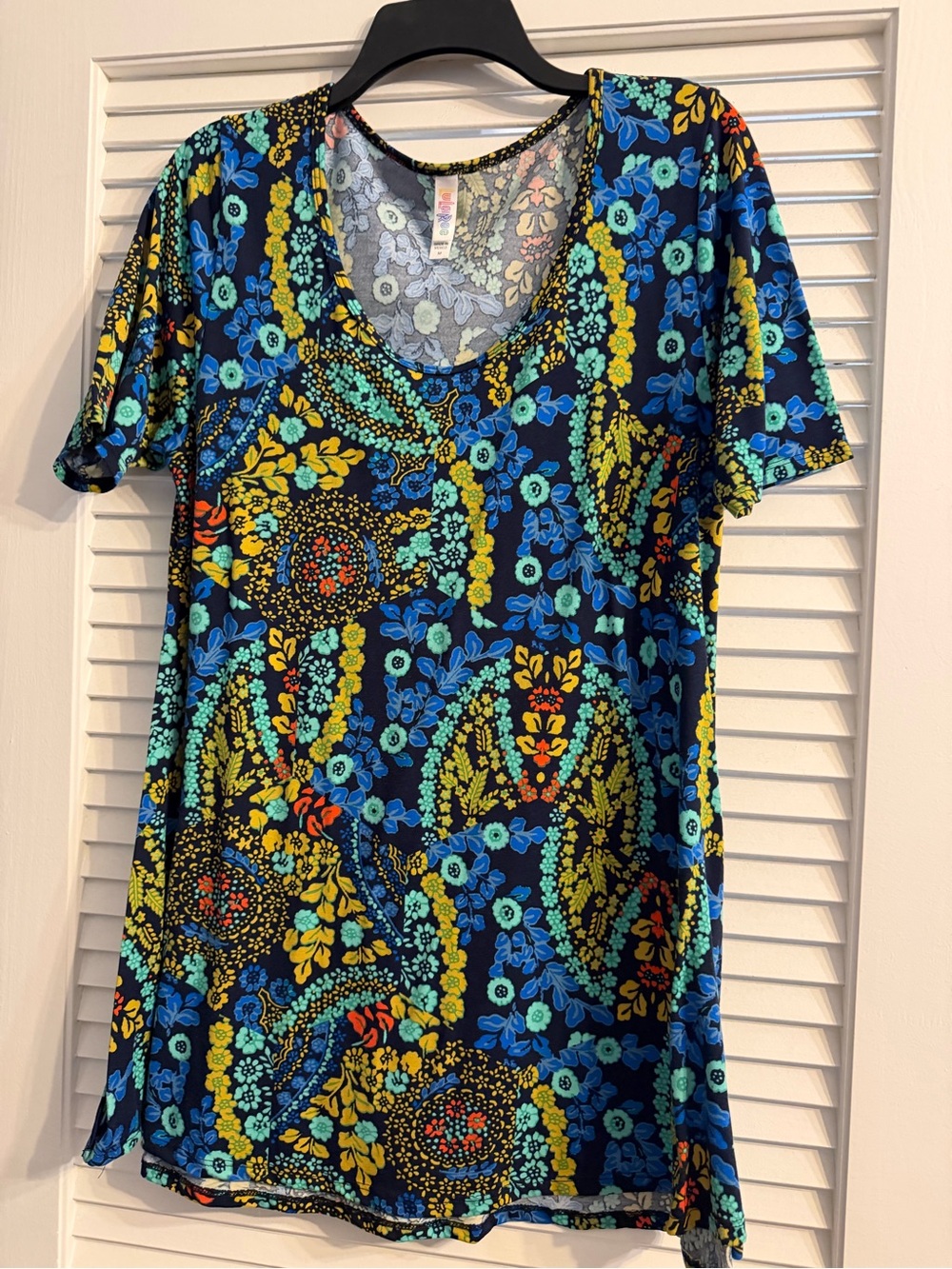LuLaRoe multi colored s/s top.